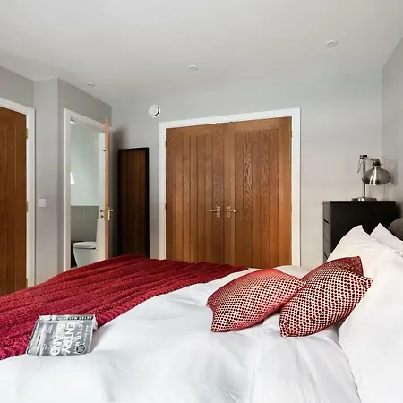 The Norfolk Maisonette - Lovely 4bdr Mews *
