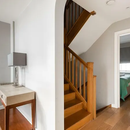 The Norfolk Maisonette - Lovely 4bdr Mews Apartment London