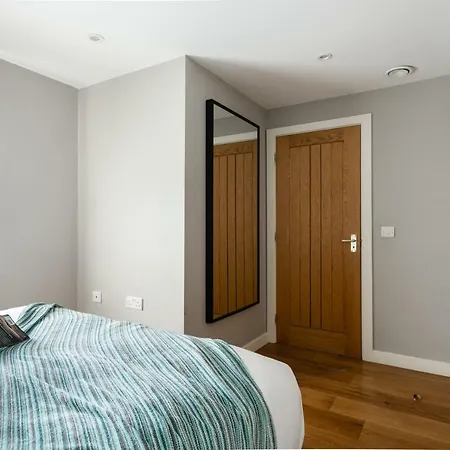 The Norfolk Maisonette - Lovely 4bdr Mews London