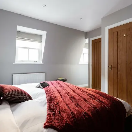 The Norfolk Maisonette - Lovely 4bdr Mews Apartment *