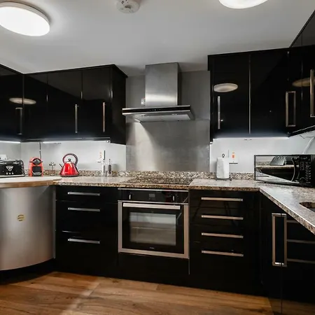 The Norfolk Maisonette - Lovely 4bdr Mews London