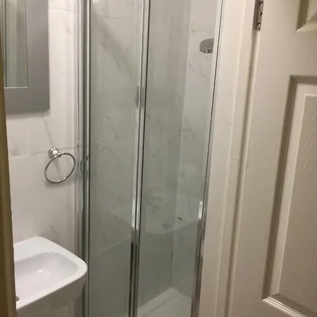 Bourne Court Apartment *