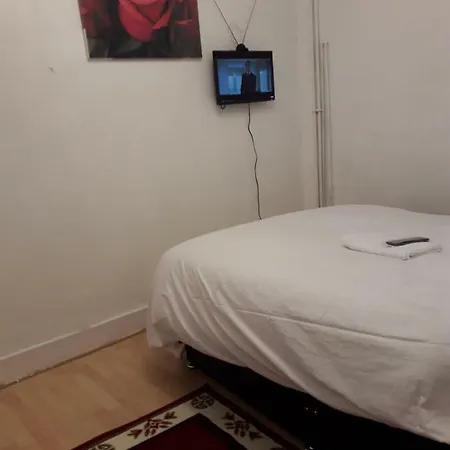 Guest house 20 East Tenter Street London