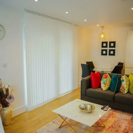 Executive 2 Bed Apartment *