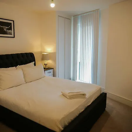 Executive 2 Bed Apartment London