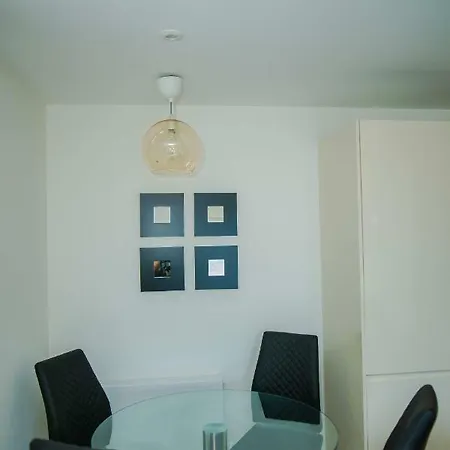 Executive 2 Bed * London