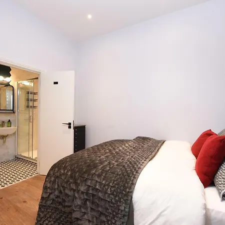 Apartment Stylish!! Spacious 2 & 3 Deluxe Near Victoria Station London