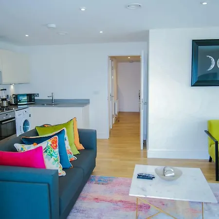 Executive 2 Bed Apartment *