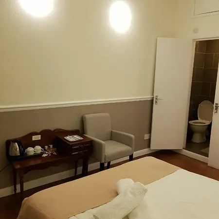 Nocleg ze śniadaniem Tourian Lounge Hotel