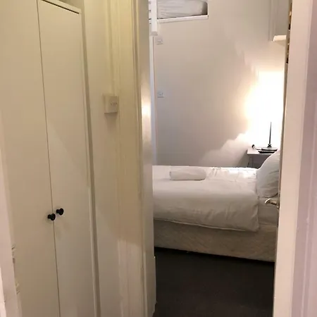 Nocleg ze śniadaniem Tourian Lounge Hotel