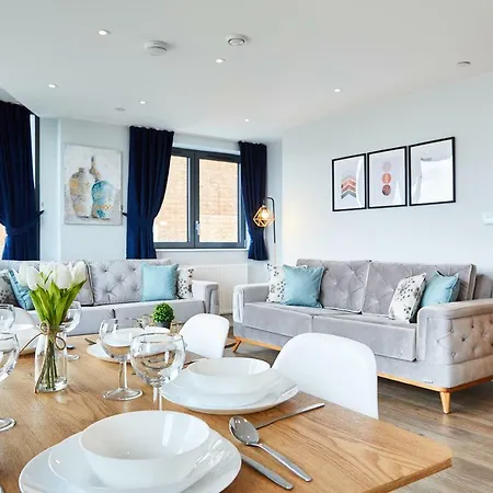 Elegant Luxury Apartment *