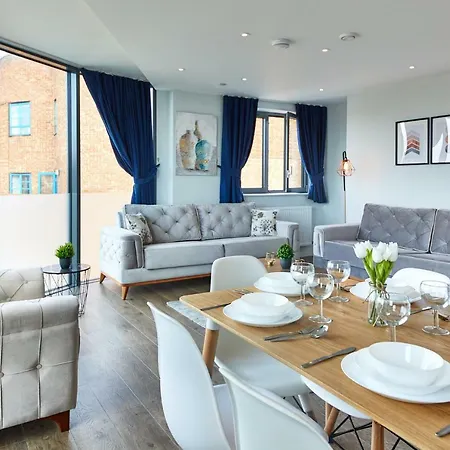 Elegant Luxury Apartment