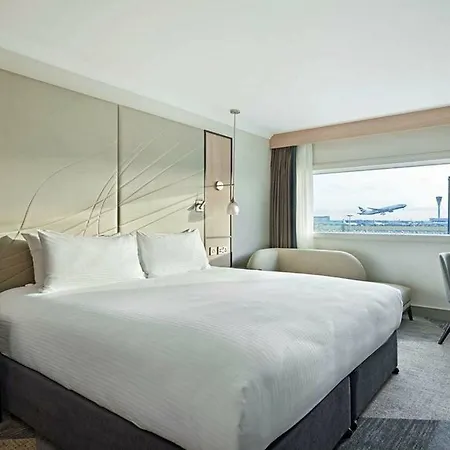 Hyatt Place London Heathrow Airport 4*