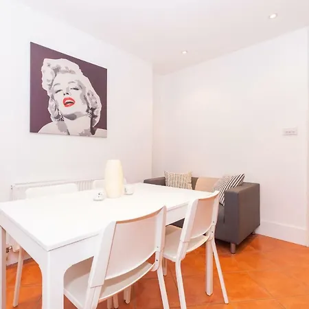New 2 Bed In Covent Garden Apartment *
