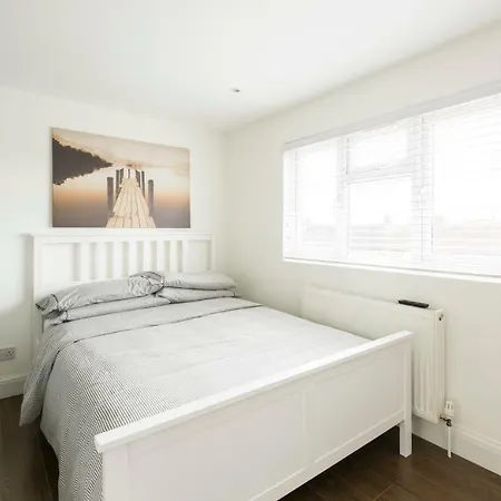 High End * Hendon