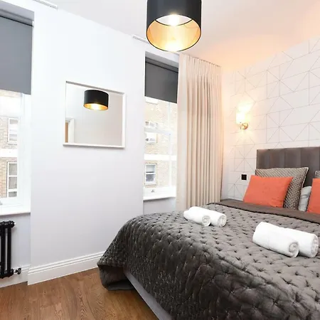 Stylish!! Spacious 2 & 3 Deluxe Near Victoria Station London