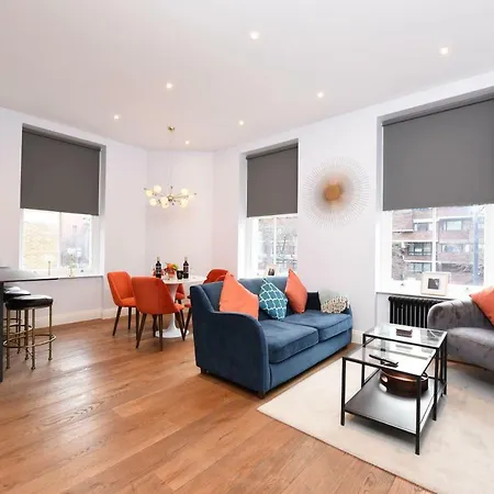 Stylish!! Spacious 2 & 3 Deluxe Near Victoria Station * London