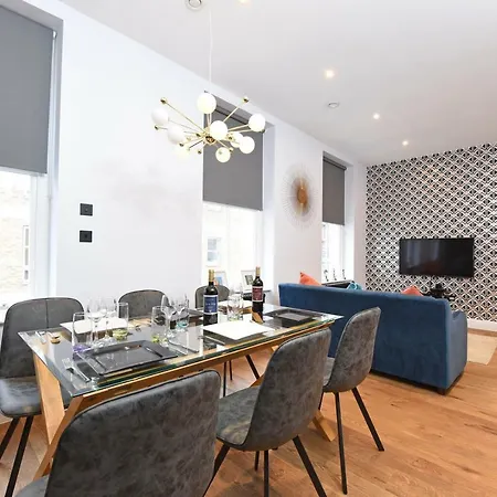 Stylish!! Spacious 2 & 3 Deluxe Near Victoria Station London