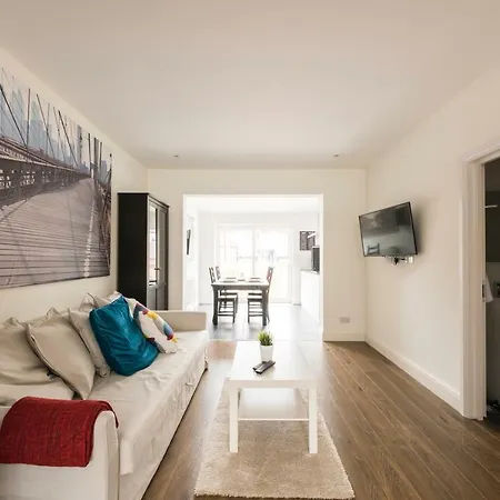 High End Apartment Hendon