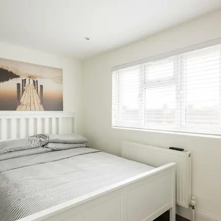 High End * Hendon