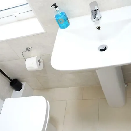 Heathrow Ensuite Rooms- Auto Check In * 斯坦维尔