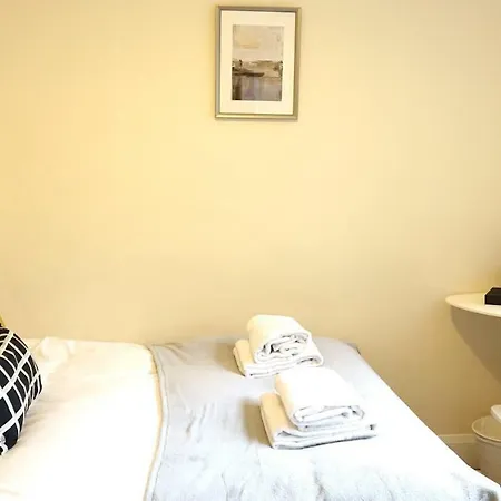 Heathrow Ensuite Rooms- Auto Check In