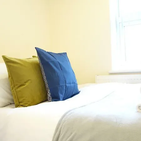 Heathrow Ensuite Rooms- Auto Check In * 斯坦维尔