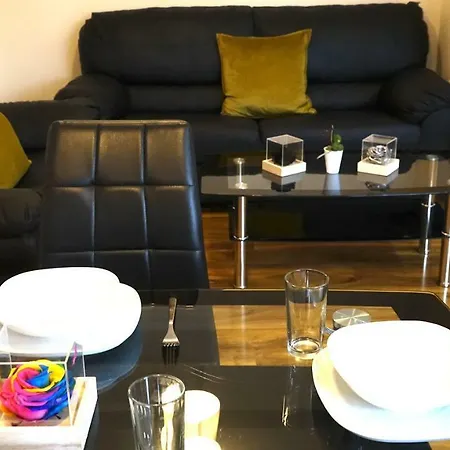 Heathrow Ensuite Rooms- Auto Check In *
