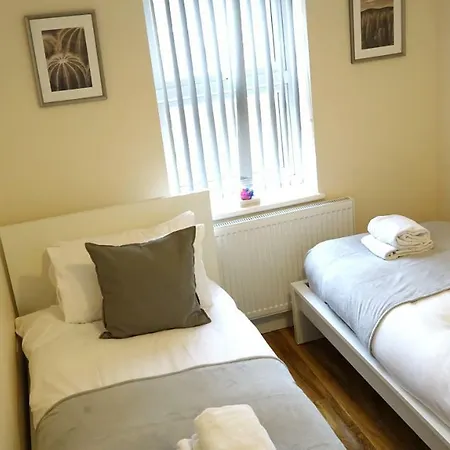 Heathrow Ensuite Rooms- Auto Check In 民宿