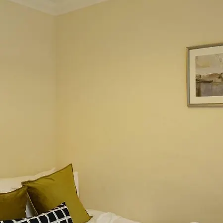 Heathrow Ensuite Rooms- Auto Check In 斯坦维尔