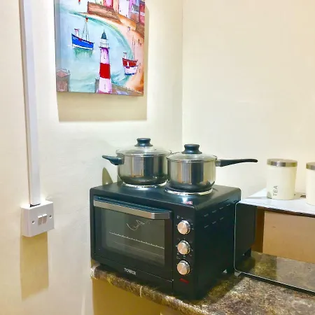 London Apartments, Private Bathrooms And Parking Apartment