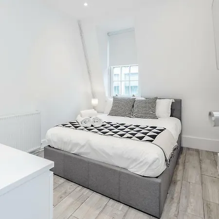 New 2 Bed In Covent Garden Apartment