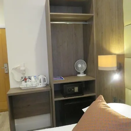 Glendale Hyde Park Hotel 3*