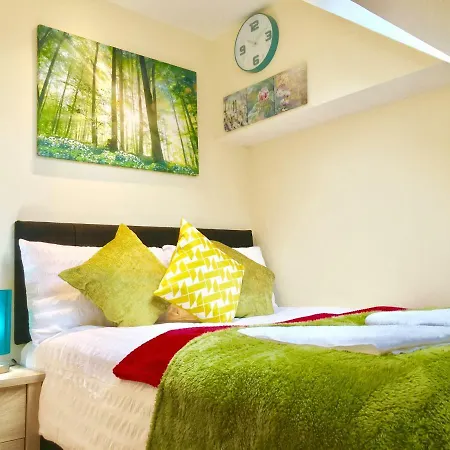 London Apartments, Private Bathrooms And Parking Apartment
