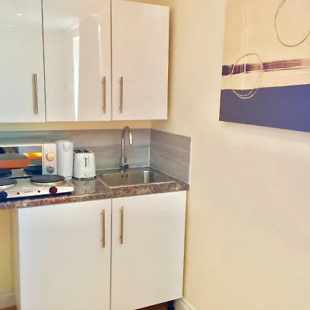 London Apartments, Private Bathrooms And Parking Apartment Ilford