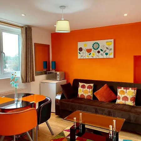 London Apartments, Private Bathrooms And Parking Apartment *