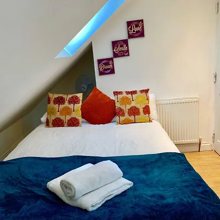 Apartment London Apartments, Private Bathrooms And Parking *