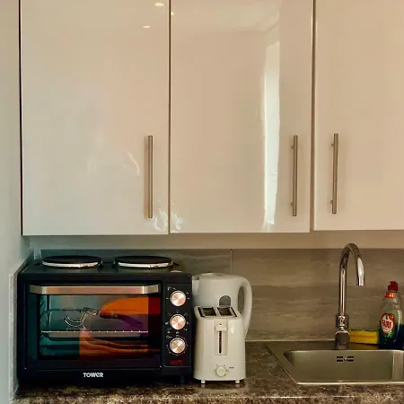 London Apartments, Private Bathrooms And Parking Apartment Ilford