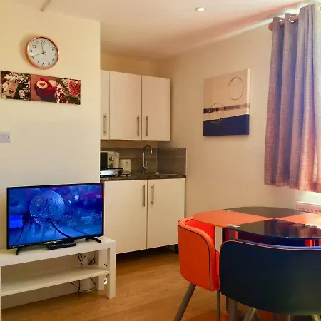 London Apartments, Private Bathrooms And Parking