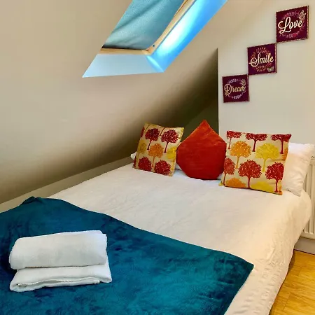 London Apartments, Private Bathrooms And Parking Apartment