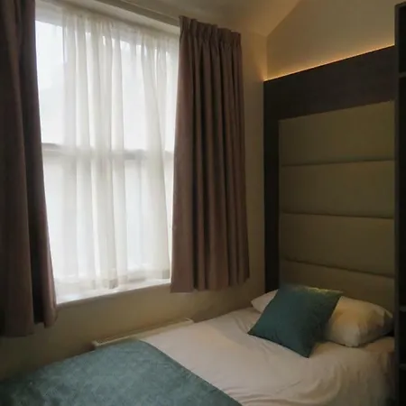 Glendale Hyde Park 3*