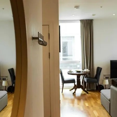Top Floor Luxury And Spacious 2 Bedroom In Stratford Appartamento