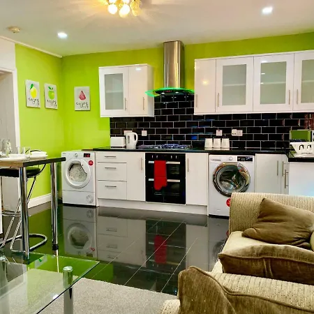 2 Bedroom Apartment, Kitchen, Reception And Private Garden Apartment *
