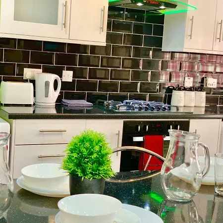2 Bedroom Apartment, Kitchen, Reception And Private Garden Apartment