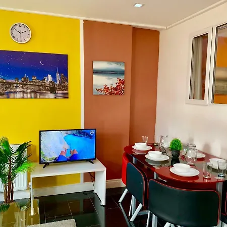 2 Bedroom Apartment, Kitchen, Reception And Private Garden Apartment *