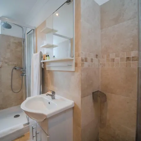 14 Bouverie Place London