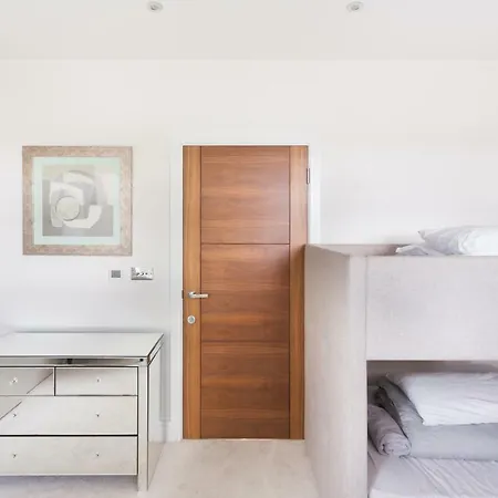 Keysan House-2 Guest house London