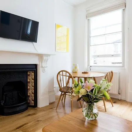 Covent Garden - Netflix And Nespresso Apartment