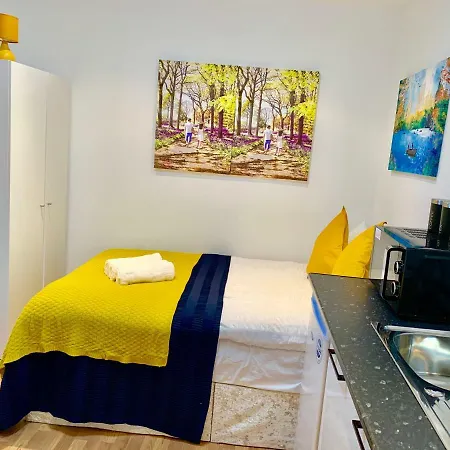 London Apartments, Private Bathrooms And Parking Apartment *