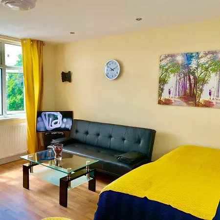 London Apartments, Private Bathrooms And Parking